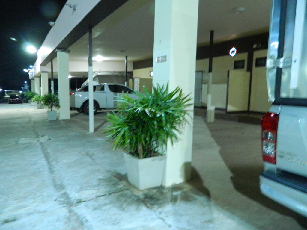Garden Place Phetcsabun Kültér fotó