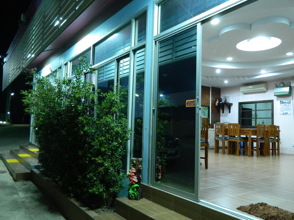 Garden Place Phetcsabun Kültér fotó